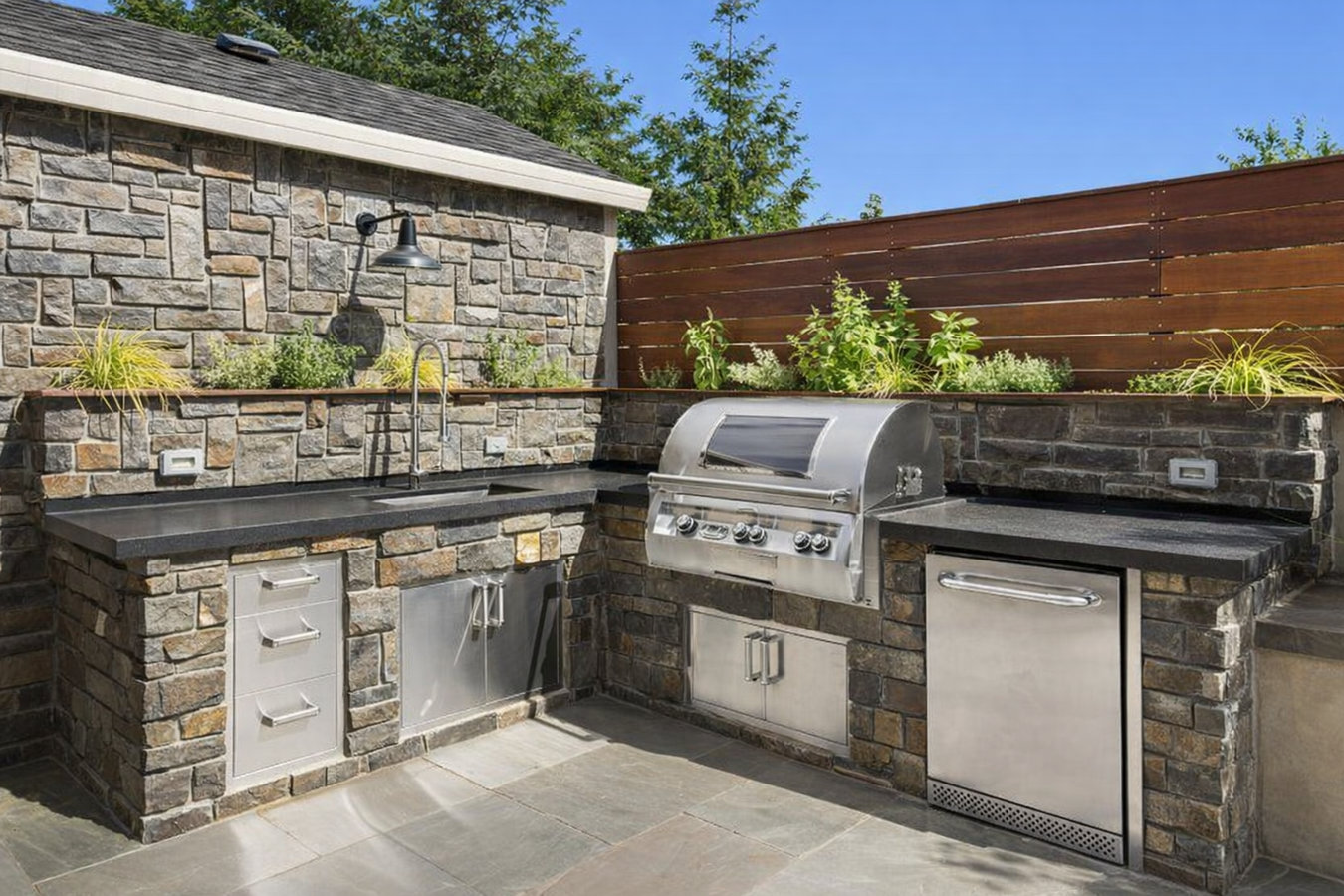 Outdoor kitchen masonry